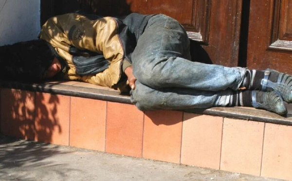 وزان تتضامن مع المشردين : حملة شتوية لتأمين المأوى والمساعدة النفسية للشرائح الهشة