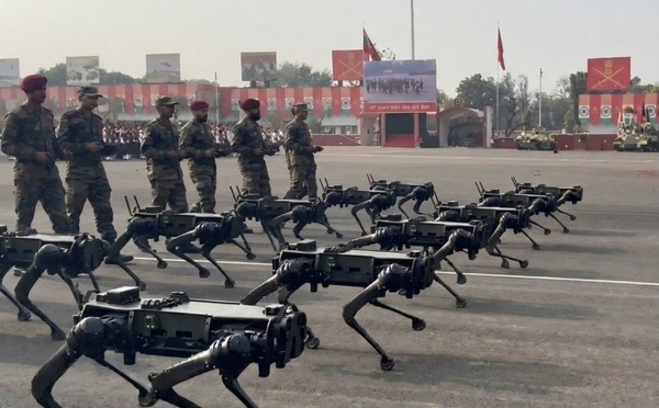 كلاب روبوتية قتالية مزوّدة ببنادق مثبتة تُشكّل الفرقة الجديدة في القوات المسلحة الهندية