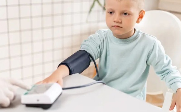 دراسة جديدة تحذر: ارتفاع ضغط الدم يبدأ منذ الطفولة وليس فقط عند البالغين