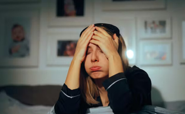 التعب لا يعني دائمًا النوم: كيف نفهم إشارات الجسم للحصول على نوم هانئ؟