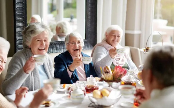 هل الشاي يسبب الجفاف؟ الحقيقة من خبراء التغذية