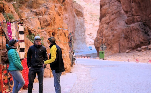 وزارة السياحة تشرع في تعديل فئات المرشدين السياحيين لتعزيز إنصاف المهنيين