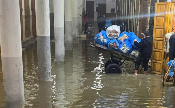 فيضانات القصر الكبير تتسبب في شلل عمل مستشفى القرب وتعطل حياة السكان