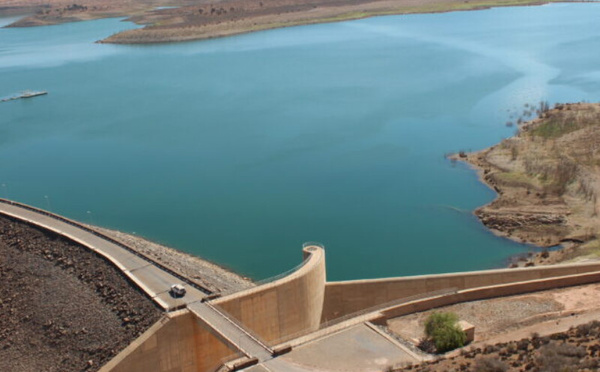 السلطات تواصل تدخلاتها بالقصر الكبير لحماية الأحياء المهددة بفيضانات وادي اللوكوس