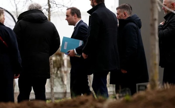 فرنسا: المعارضة اليمينية واليسارية تتحد ضد إجراءات تمرير الموازنة