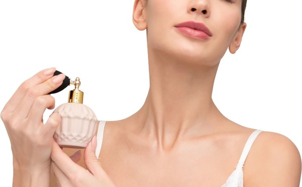 مكوّنات خفية في العطور قد تُشعل حساسية الجلد
