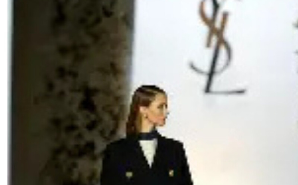 إيف سان لوران على المسرح: عندما جعل المصمم عرضه تحفة فنية