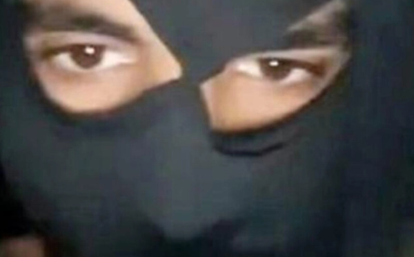 شاب بريطاني يوثق جرائمه بنفسه ويطيح بعصابته