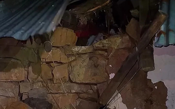 انهيار منزل قروي بإقليم العرائش يودي بحياة ثلاث سيدات ويخلف مفقودًا