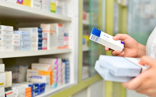 الحكومة تشدد شروط استيراد الأدوية وتقر إلزامية التأشيرة الصحية