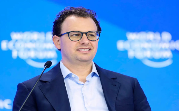 ​Anthropic كتجمع 30 مليار دولار وكتقرّب تلحق بـOpenAI: السباق فالإي آي كيسخن