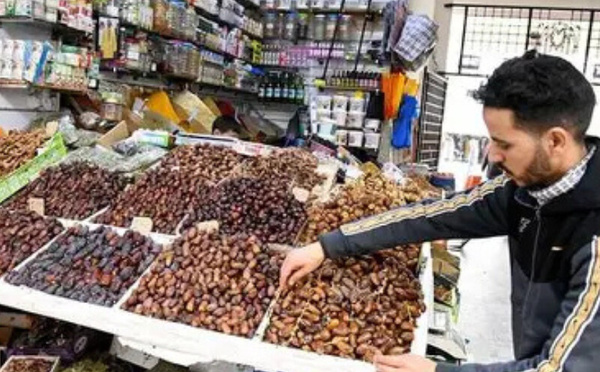 قبيل رمضان… ارتفاع أسعار التمور بسوق “درب ميلان” يثقل كاهل البيضاويين