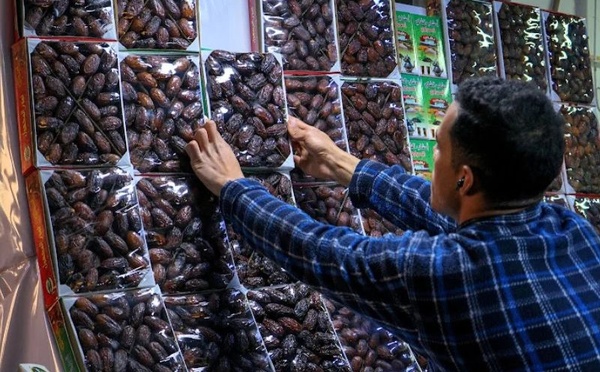 ارتفاع الأسعار يدفع الحكومة إلى توسيع واردات التمور