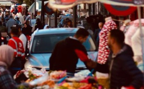  فوضى الأسواق العشوائية تربك السير في الدار البيضاء