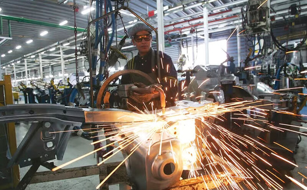 آفاق اقتصادية واعدة مطلع 2026 رغم تباين أداء القطاعات الإنتاجية