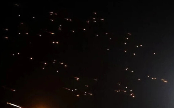 انفجارات في تل أبيب بعد إطلاق صواريخ من إيران وسط تصاعد التوتر