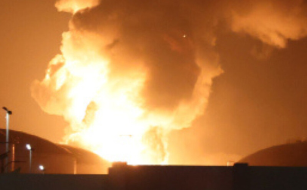 البحرين تعلن استهداف خزانات وقود في المحرق جراء هجوم إيراني