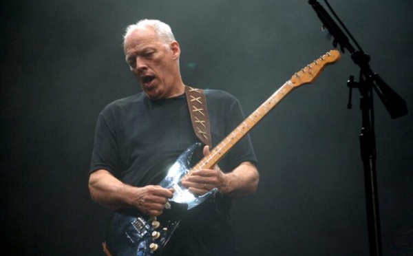 قيثارة ديفيد غيلمور تحقق رقماً قياسياً في مزاد عالمي