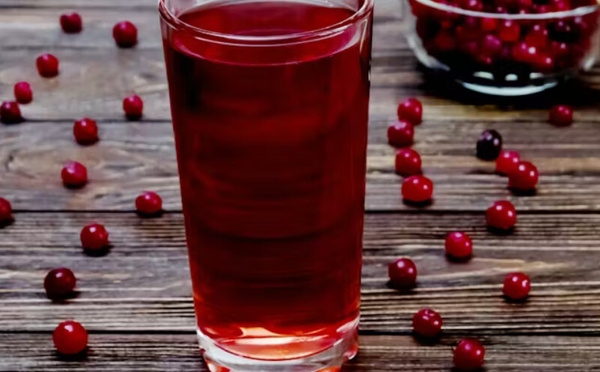 هل تُعدّ التوت البري (Cranberry) حلاً فعالاً لالتهاب المثانة لدى النساء؟