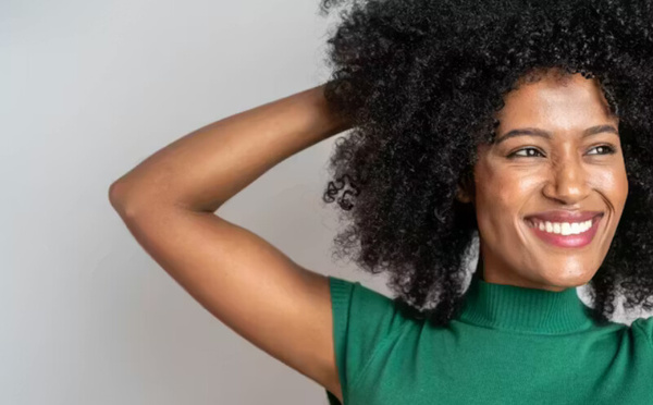 عندما تضعف الشعرة… كيف نستعيد قوة الشعر وكثافته؟