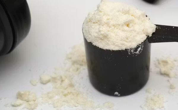 مشروبات الطاقة ومكملات ما قبل التمرين: هل تسرق نومك دون أن تشعر؟