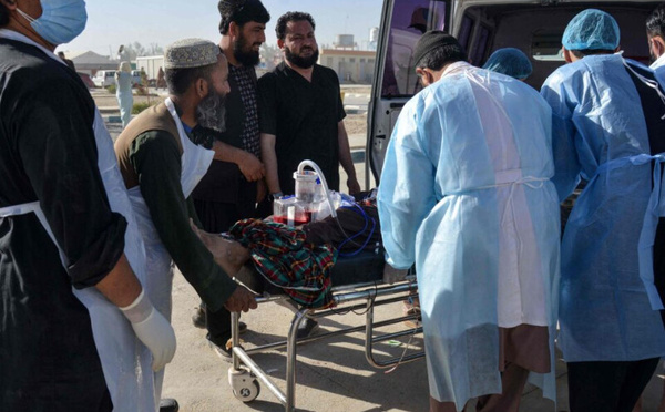 باكستان وأفغانستان على حافة الحرب : غارة على مستشفى في كابول تقتل 400 شخص
