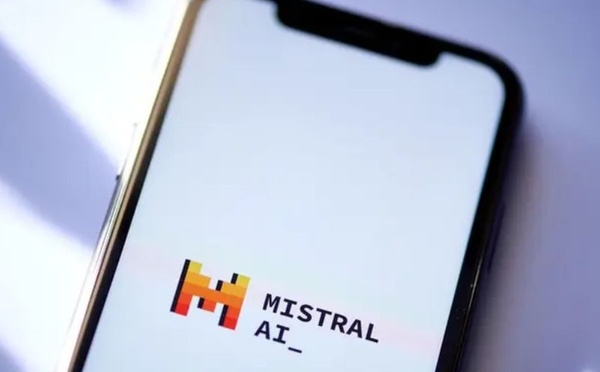 “ميسترال” تراهن على ذكاء اصطناعي مفصّل… هل تتغير قواعد اللعبة في سوق الشركات؟