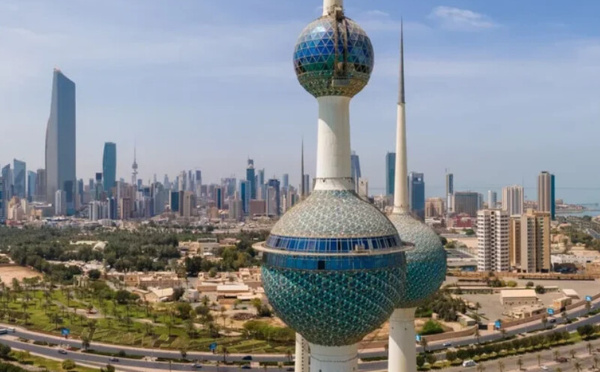 شظايا القصف توقف 7 خطوط لنقل الكهرباء في الكويت