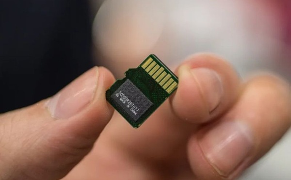 أزمة الذاكرة تضغط على سوق الهواتف الذكية.. هل تعود بطاقات microSD كحل اقتصادي؟