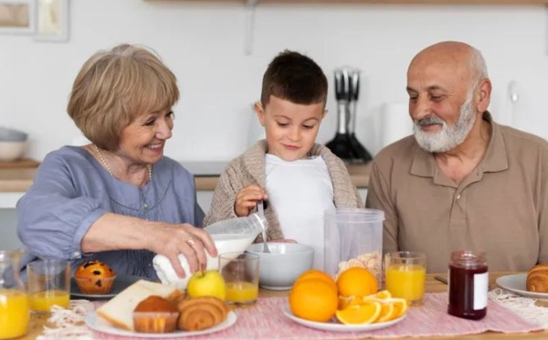 لكل مرحلة عمرية نظام غذائي خاص: كيف يؤثر طعامك اليوم على شيخوختك الصحية غدًا؟ (دليل شامل وفق أحدث الدراسات)