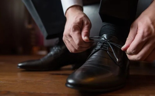 حذاؤك يصرّ؟ حلول منزلية بسيطة لإسكات الصوت المزعج للأبد