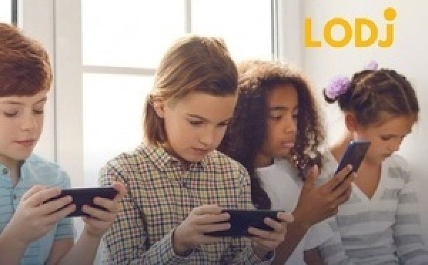 مجلس الشيوخ الفرنسي يصادق على مشروع قانون لتقييد استخدام مواقع التواصل لمن هم دون 15 سنة