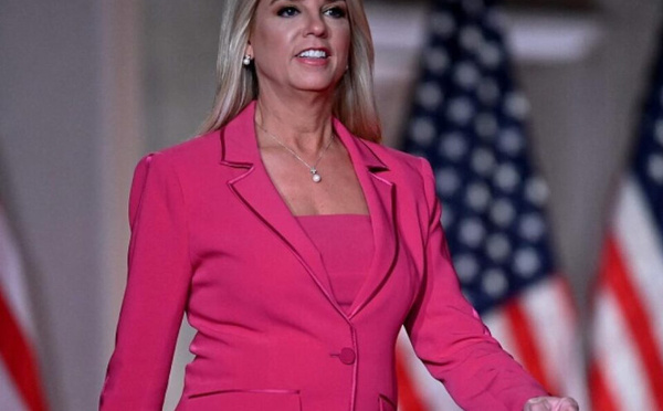 ترامب يقيل بام بوندي ويعين محاميه السابق على رأس وزارة العدل