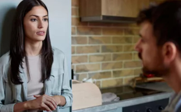 الصمت المدمر والفكاهة المؤذية: ثمانية أفخاخ خفية في الحياة الزوجية