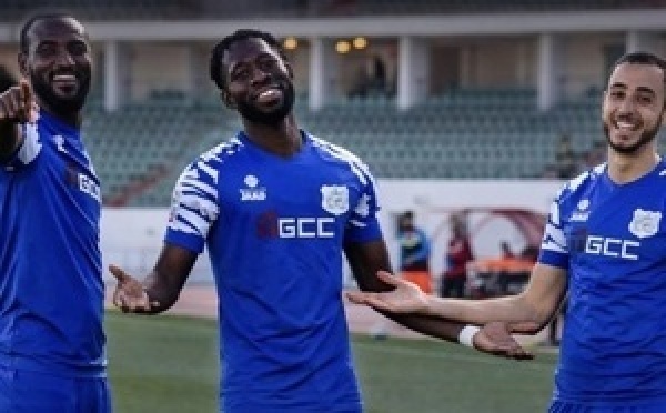 الدفاع الحسني الجديدي يصرف جزءًا من مستحقات لاعبيه قبل مواجهة الوداد