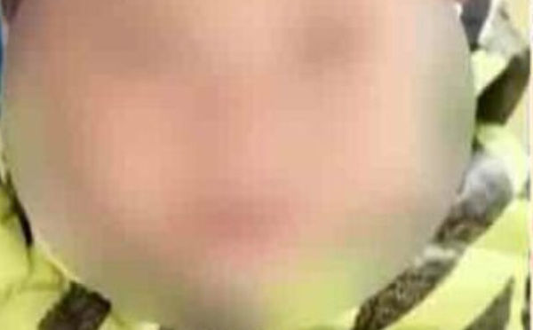 موظفو فندق في تشنغتشو يعتنون بطفل تخلىت عنه والدته مؤقتاً