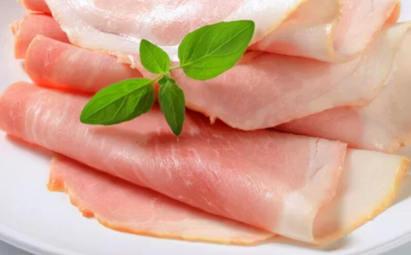 تحذير صحي: استدعاء شرائح لحم الخنزير الأبيض من متاجر Intermarché في فرنسا