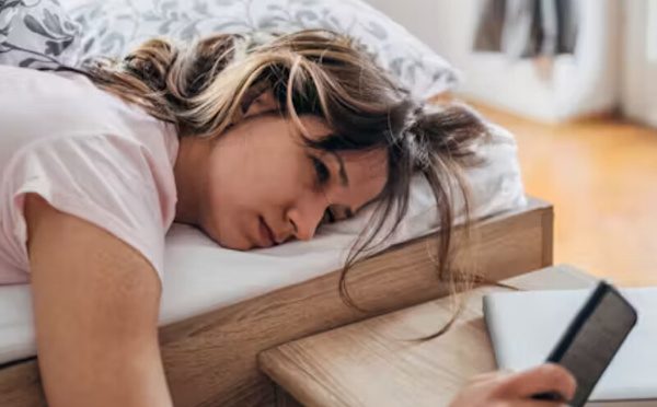 التعب المستمر عند الاستيقاظ: أسباب وحلول