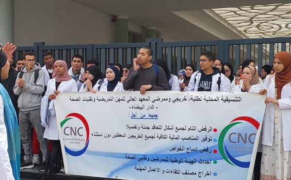 طلبة المعهد العالي للمهن التمريضية بالدار البيضاء يحتجون للمطالبة بالتعويض عن التداريب ومناصب الشغل