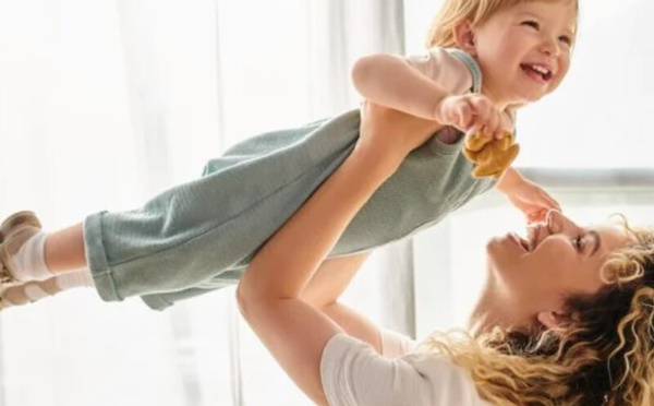 أسئلة يومية بسيطة قد تُحدث فرقًا كبيرًا في نجاح الطفل: مقاربة نفسية تربوية