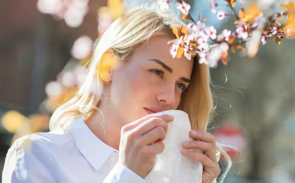 حساسية حبوب اللقاح: الأسباب وطرق التخفيف الطبيعية بالأعشاب والعلاج البديل