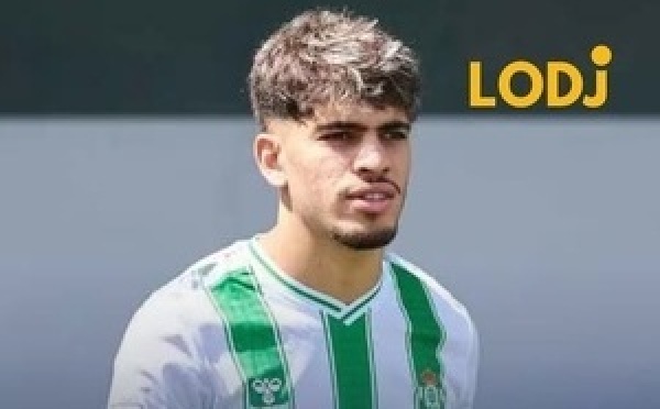 لحظة نجاة دراج من اصطدام خطير مع شاحنة في مشهد مرعب