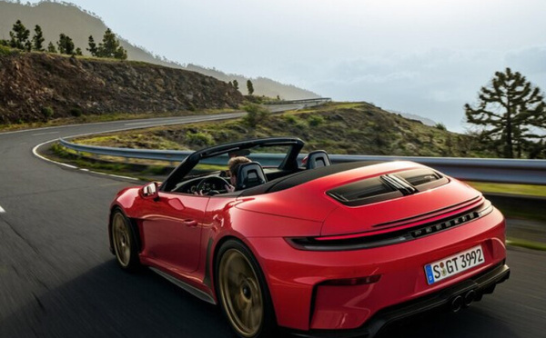 بورشه تكشف عن 911 GT3 S/C: مزيج بين الأداء الخالص وتجربة القيادة المكشوفة خفيفة الوزن