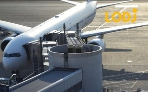 مخاوف من أزمة في وقود الطائرات بسبب إغلاق مضيق هرمز