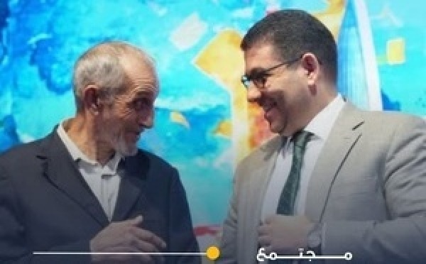 Mohamed Aziz يتحول إلى رمز ثقافي في شوارع الرباط