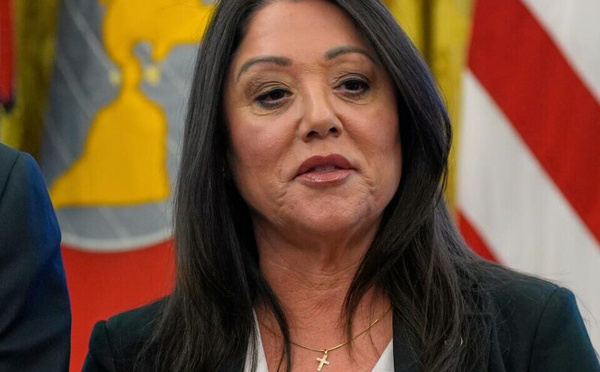 وزيرة العمل الأمريكية تغادر منصبها في إدارة ترامب وسط جدل إداري