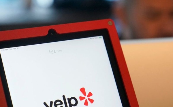 “Yelp” تطور مساعداً ذكياً جديداً: حجز المطاعم وطلب الخدمات مباشرة عبر الذكاء الاصطناعي