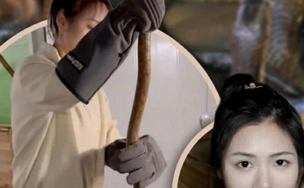 شابة صينية تثير الإعجاب بإدارة مزرعة تضم 60 ألف ثعبان سام