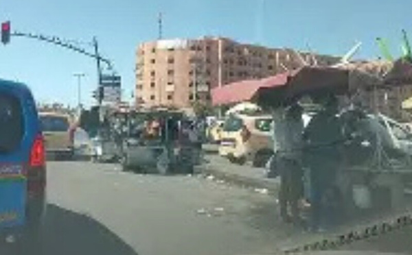 انتشار “أكشاك الديسير” العشوائية بمراكش يثير جدلاً ومخاوف من تهديد السلامة الطرقية