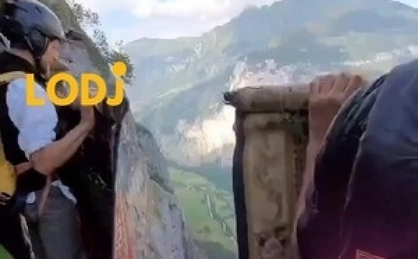 فيديو طالع تريند فالسوشيال ميديا كيبين لقطات طريفة ومثيرة لشباب قرروا يرجعوا أسطورة سجادة علاء الدين الطائرة حقيقة واقعية